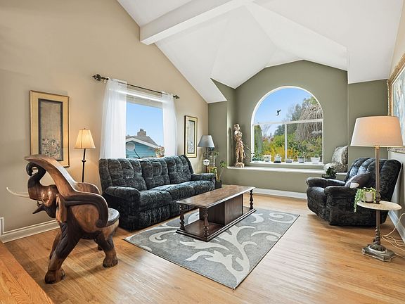3rd image of 1481 Shaughnessy Pl