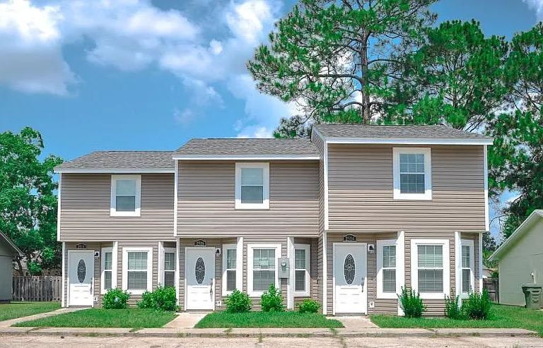2516 Johnson Dr — Photo 1