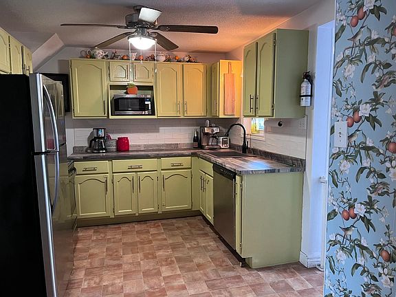 5th image of 77 Russell St