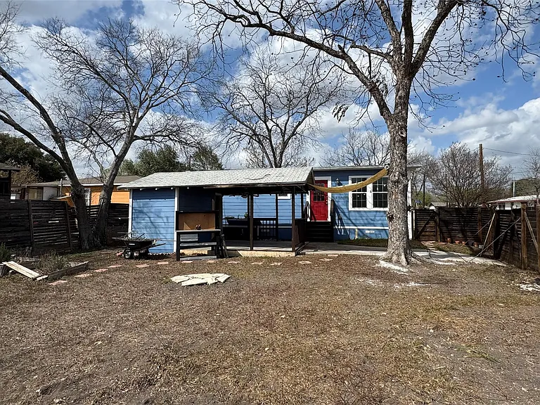 1402 Mardell St — Photo 18