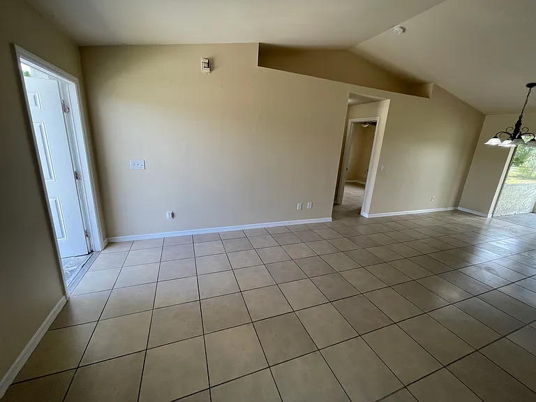 129 Zenith Cir — Photo 33