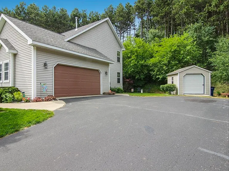 50 Pleasant Ln — Photo 18