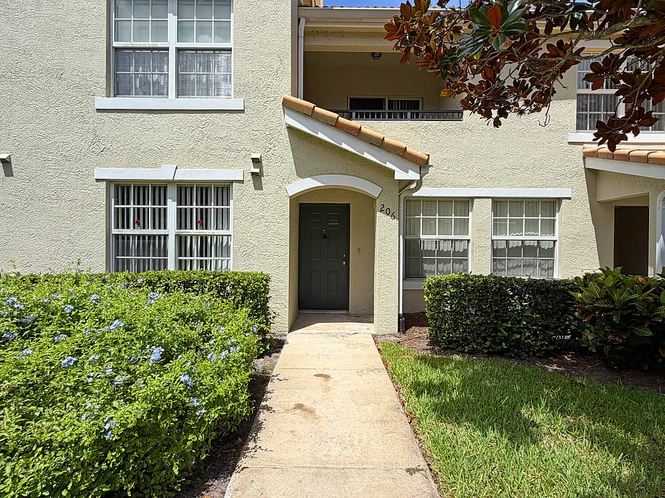 140 SW Peacock Blvd #21-206