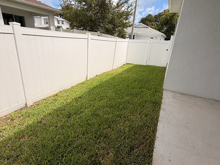 2065 Paragon Cir W — Photo 19