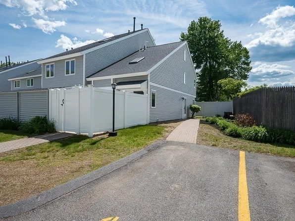 42 Meadow Pond Dr APT N, Leominster, MA 01453