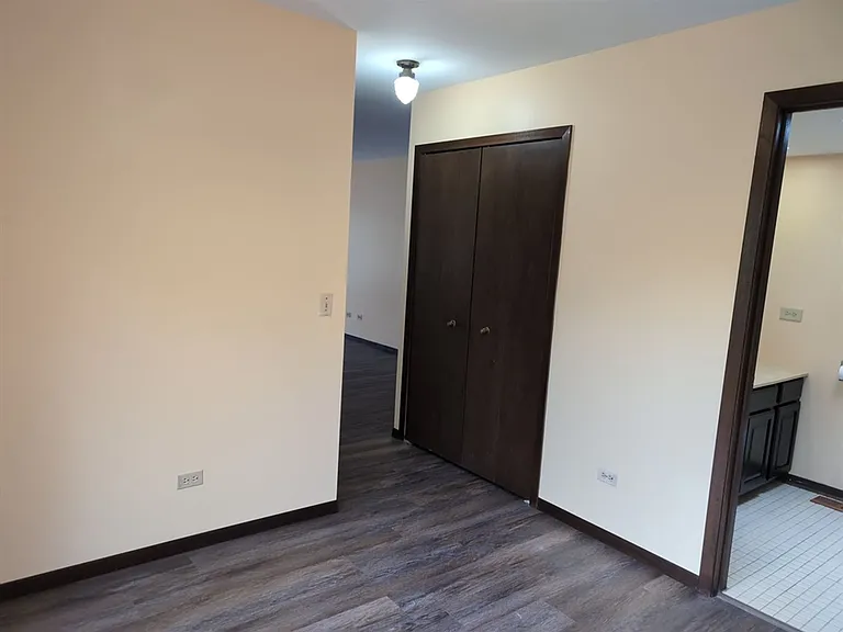 242 W Slade St — Photo 17