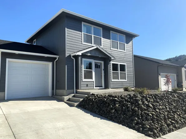 242 NE College Ave, Roseburg, OR 97470