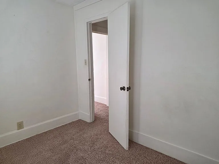 200 E Walnut St — Photo 12