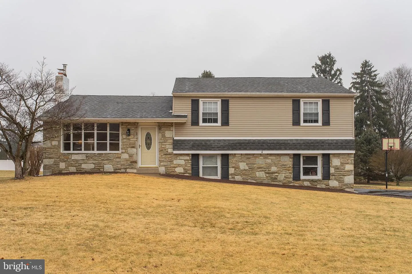 69 Fairhill Dr photo 1