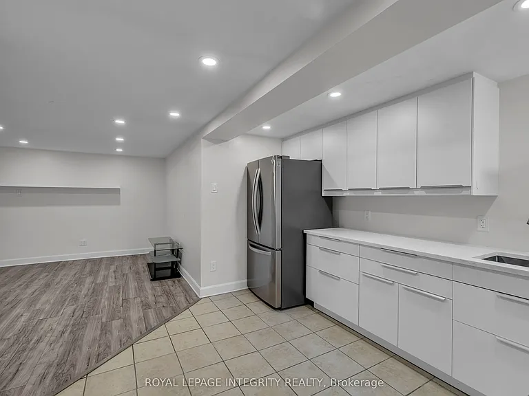 924 Rex Ave — Photo 6