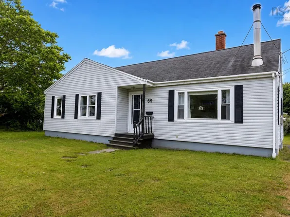69 King St, Yarmouth, NS B5A 2Y2