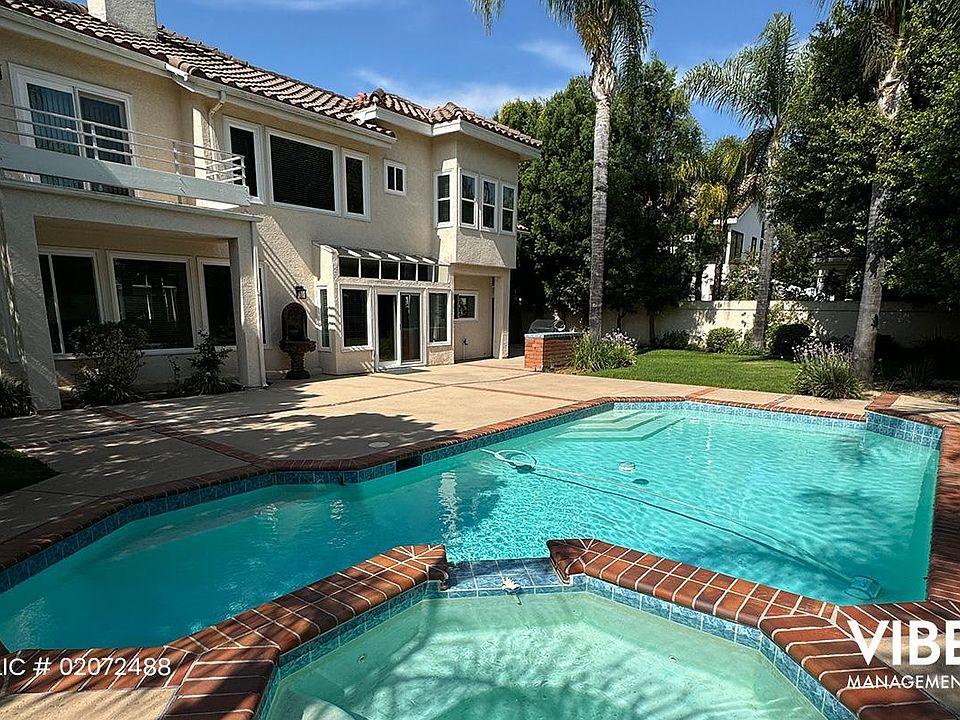 Beautiful, private backyard from 32 Golden Glen view from the Spa
