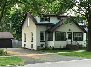 1207 N McKinley Rd, Lake Forest, IL 60045