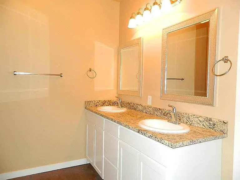 1025 Creekside Dr — Photo 9
