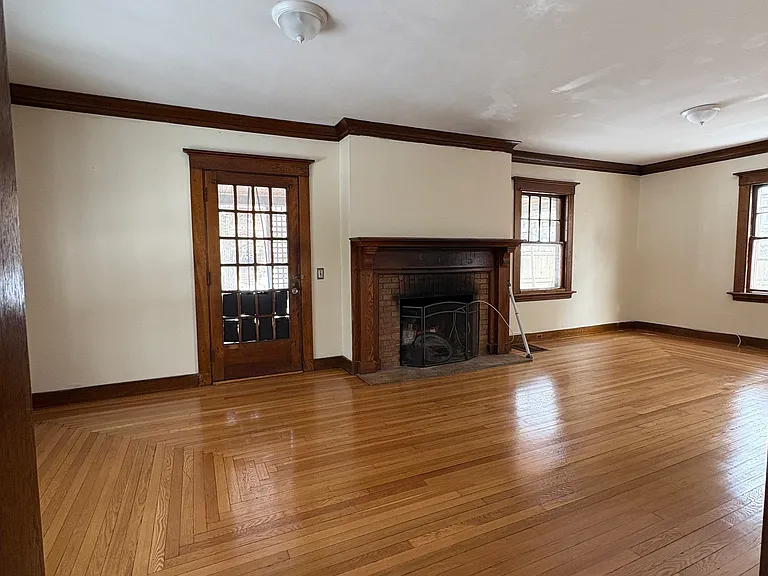 49 Hubinger St — Photo 2