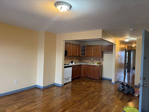 5th image of 184 Milford St