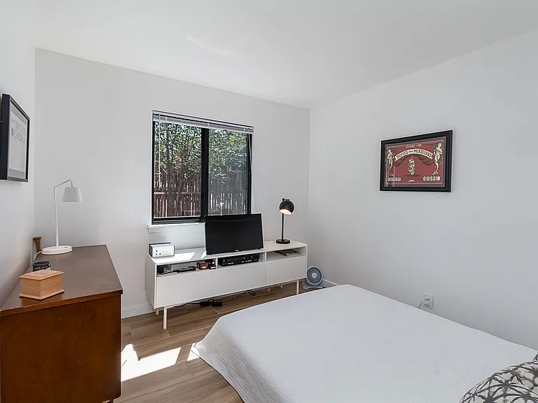 1304 Rufina Ln #B5 — Photo 4