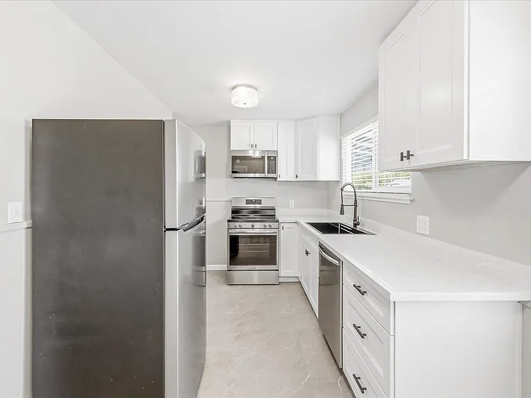 360 E Dartmouth St — Photo 10
