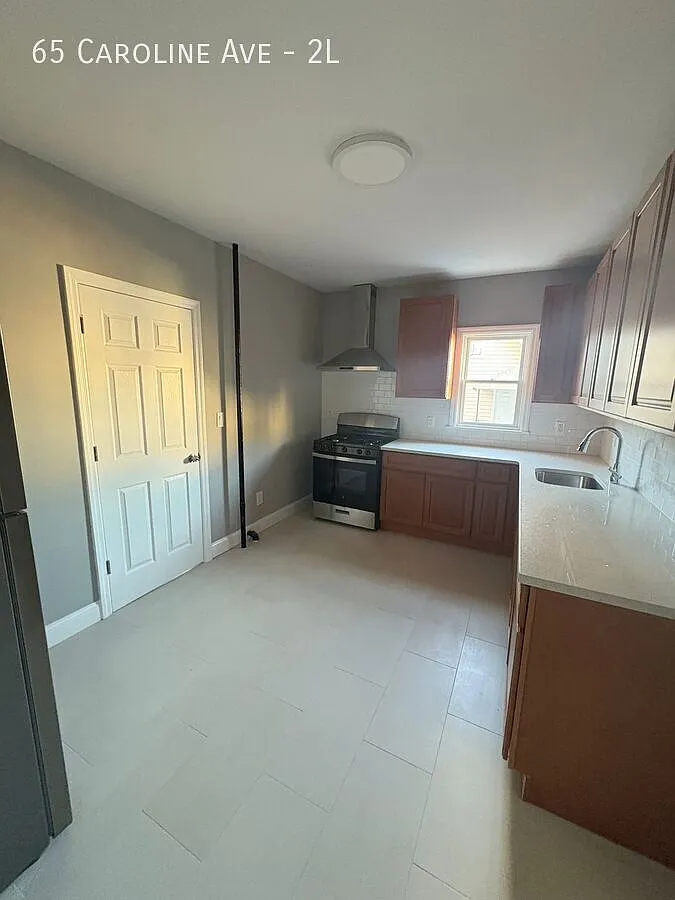 3 bed, $2,700 — Photo 2