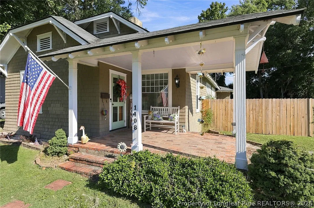 3 bed, 1.0 bath, 1656 sqft, $2,100 — Photo 1