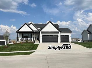 5731 Contour Way, Bettendorf, IA 52722
