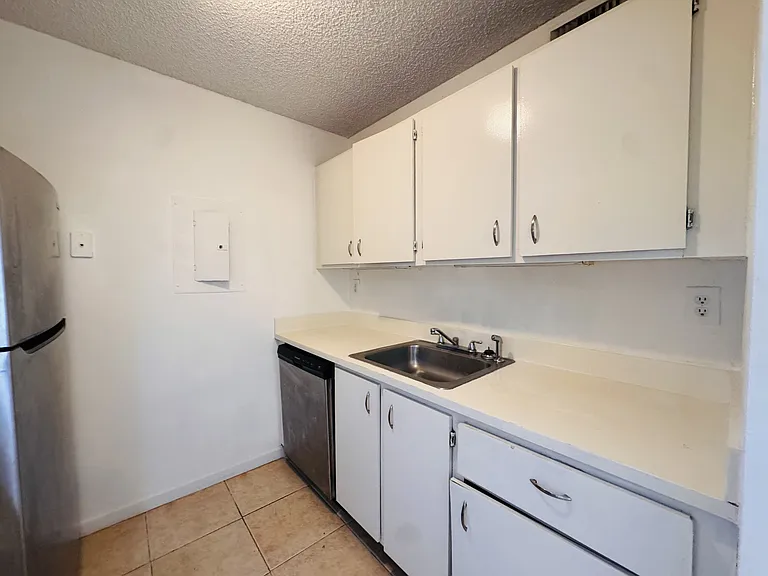 1068 N Benoist Farms Rd — Photo 39