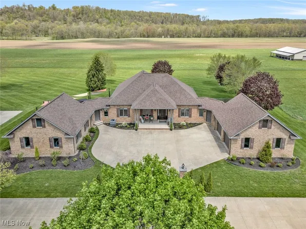 8050 Avalon Rd NW, Malvern, OH 44644