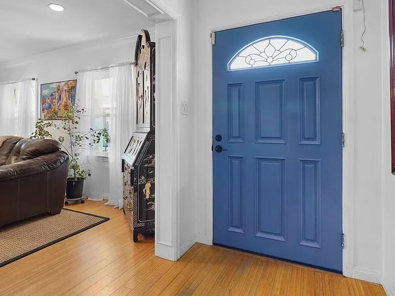 3801 Sutro Ave — Photo 4