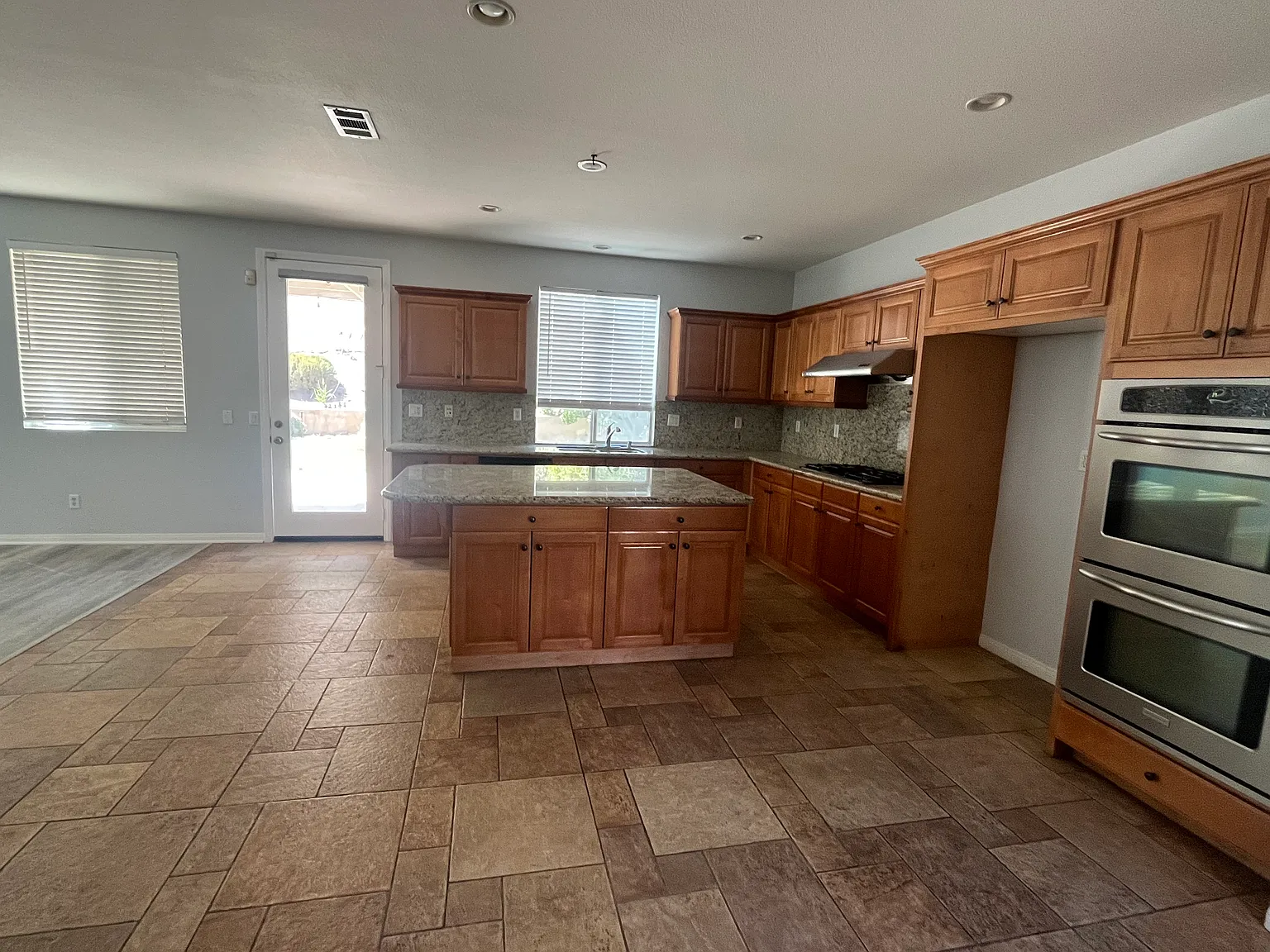 4 bed, 4.5 bath, 3268 sqft, $3,750 — Photo 4