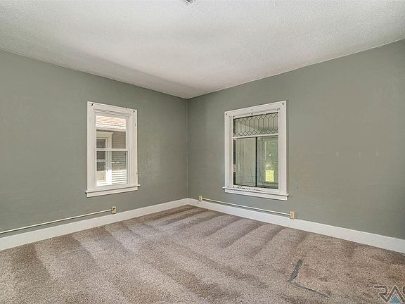3rd image of 505 S Menlo Ave