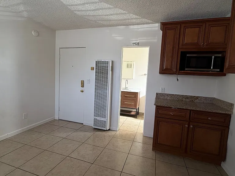 588 E. Mel Avenue - Hermosa Palms — Photo 9