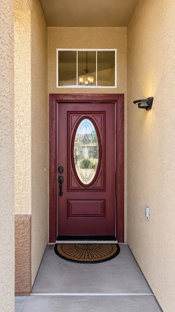 Beautiful 3-Bedroom Home with Pool in The Provinces Chandler! — Photo 2