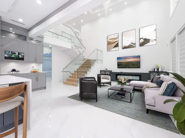 1100 Como Lake Ave, Coquitlam, BC V3J 3N8