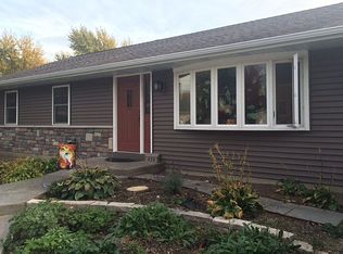 659 Country Ln N, Roselle, IL 60172