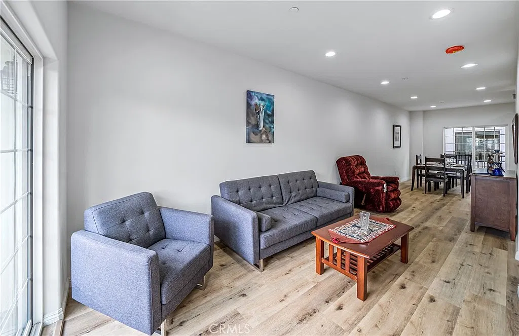 2 bed, 3.5 bath, 1730 sqft, $3,750 — Photo 4