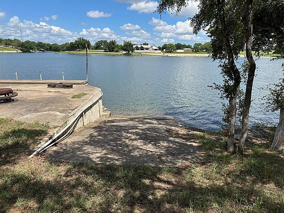 3rd image of unk Old River Road