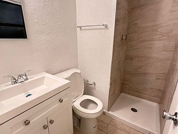 4th image of 539 NW 1st Ave APT 5