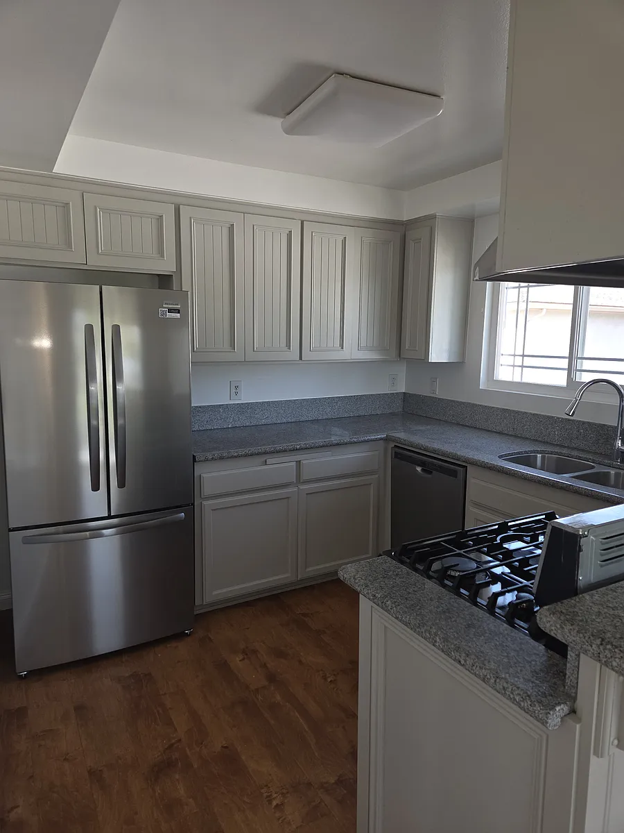 Kitchen - 17092 Pinehurst Ln #D