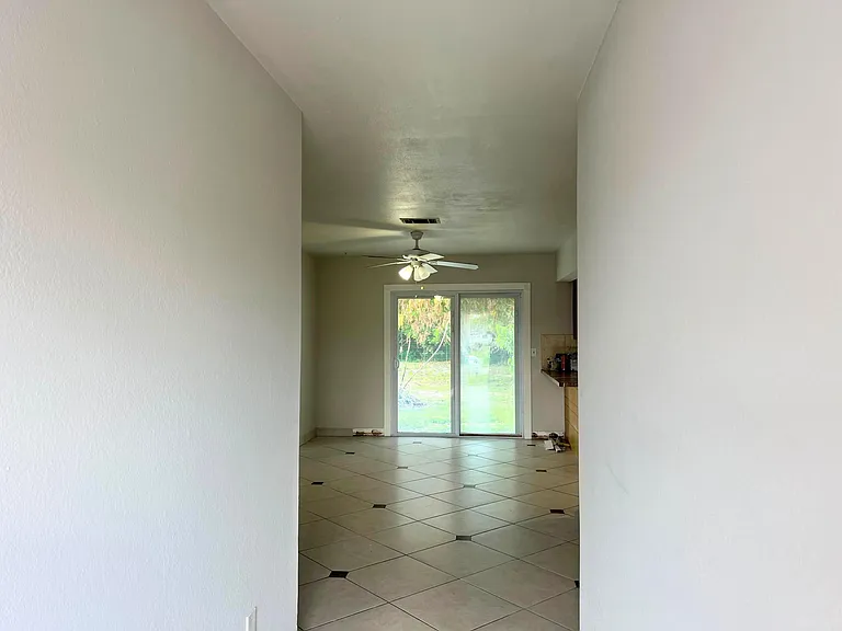 311 SW Homeland Rd — Photo 5