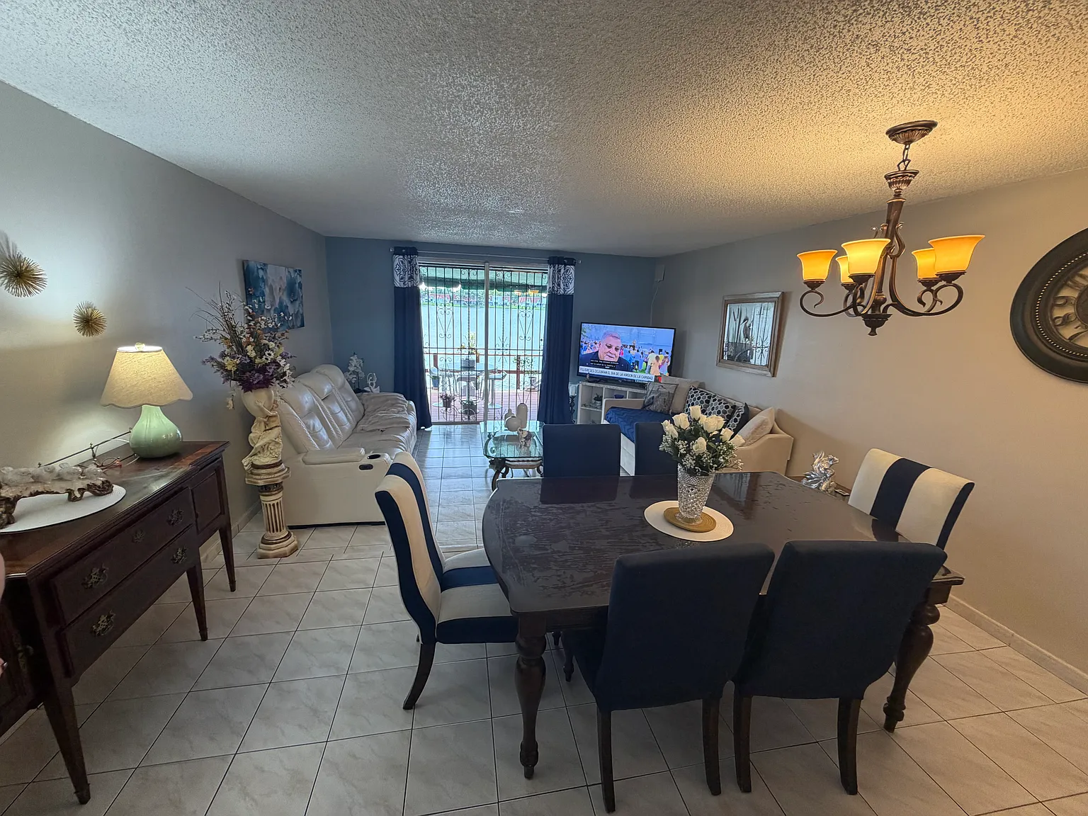 1 bed, 1.5 bath, 980 sqft, $2,100 — Photo 2