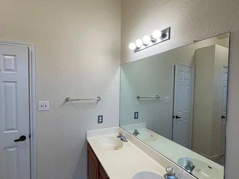 13719 Cambourne Dr — Photo 7