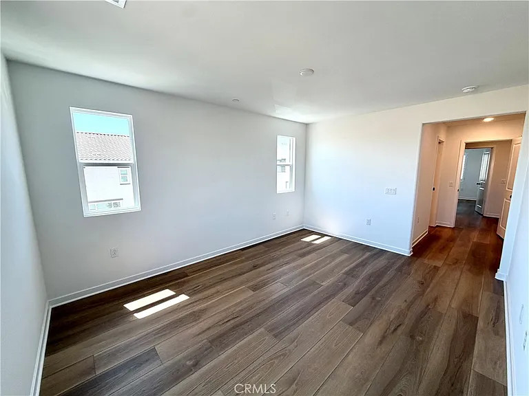135 Evergreen — Photo 13