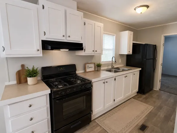 1 Swallow Ct #69, Lake Orion, MI 48359