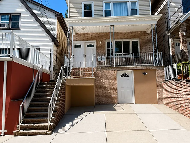 46 E 47th St #1 — Photo 1