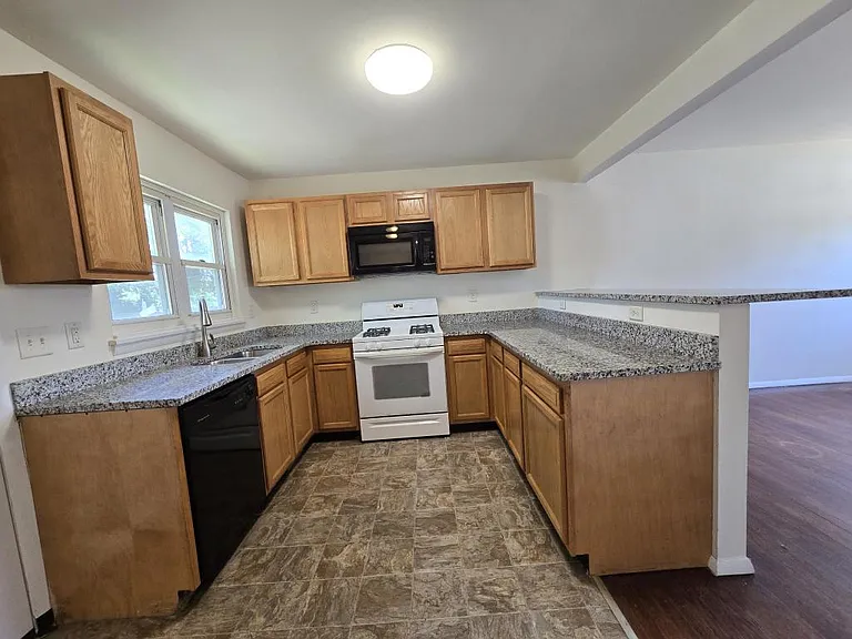 11 Glenwood Dr — Photo 8