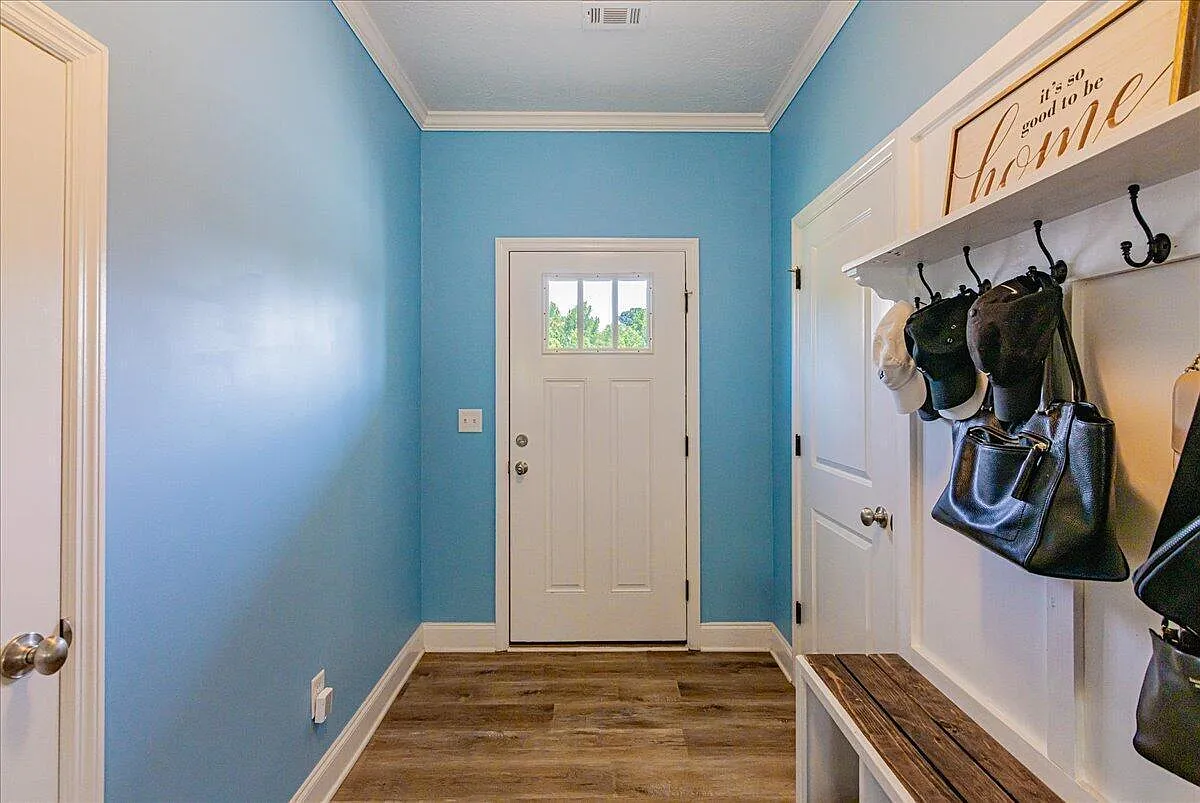 4 bed, 2.5 bath, 1838 sqft, $1,900 — Photo 2