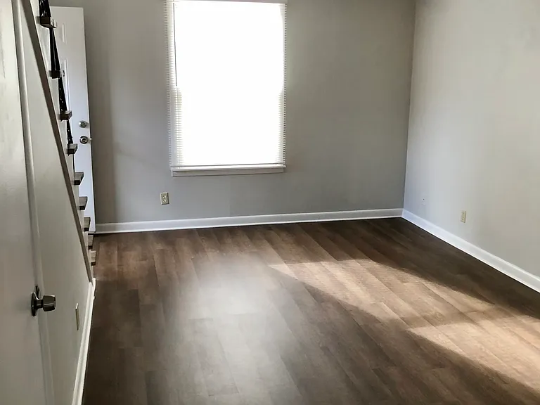 1020 Hickory Hill Ln — Photo 9