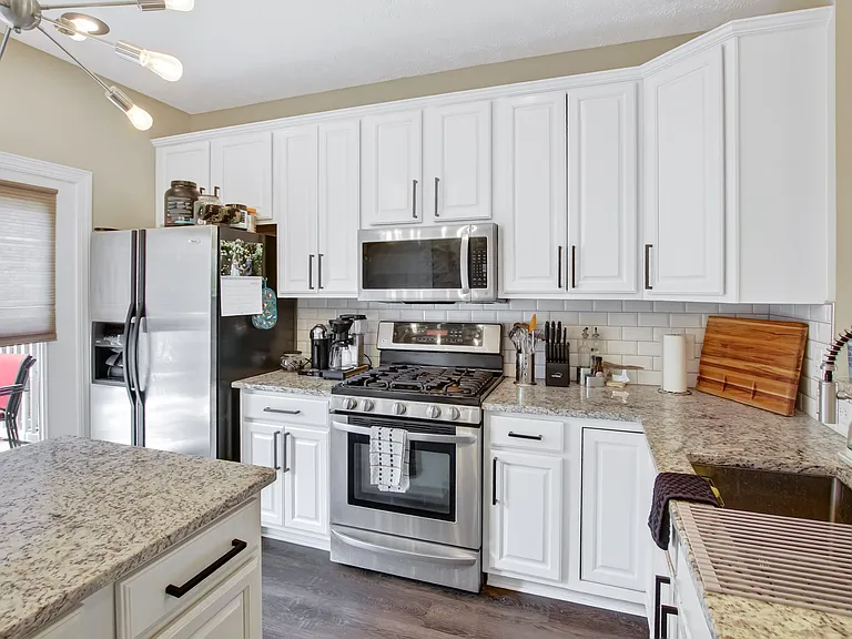 10933 Detroit Ave — Photo 8