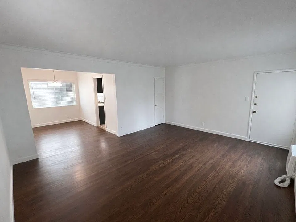 11437 Oxnard St #5