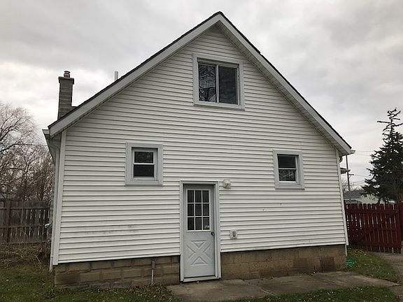 4th image of 114 N Comstock St